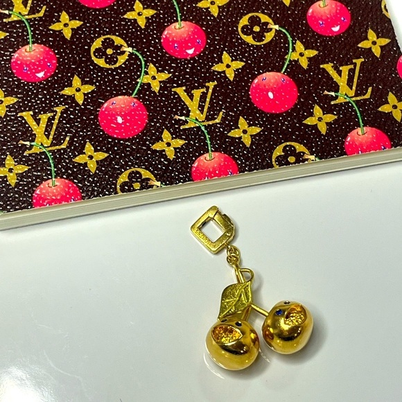 Louis Vuitton Jewelry - LOUIS VUITTON MURIKAMI CERISES VINTAGE 18KT GOLD CHARM/PENDANT